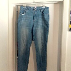 🌻(3/$15)Juniors Light Wash Jeans